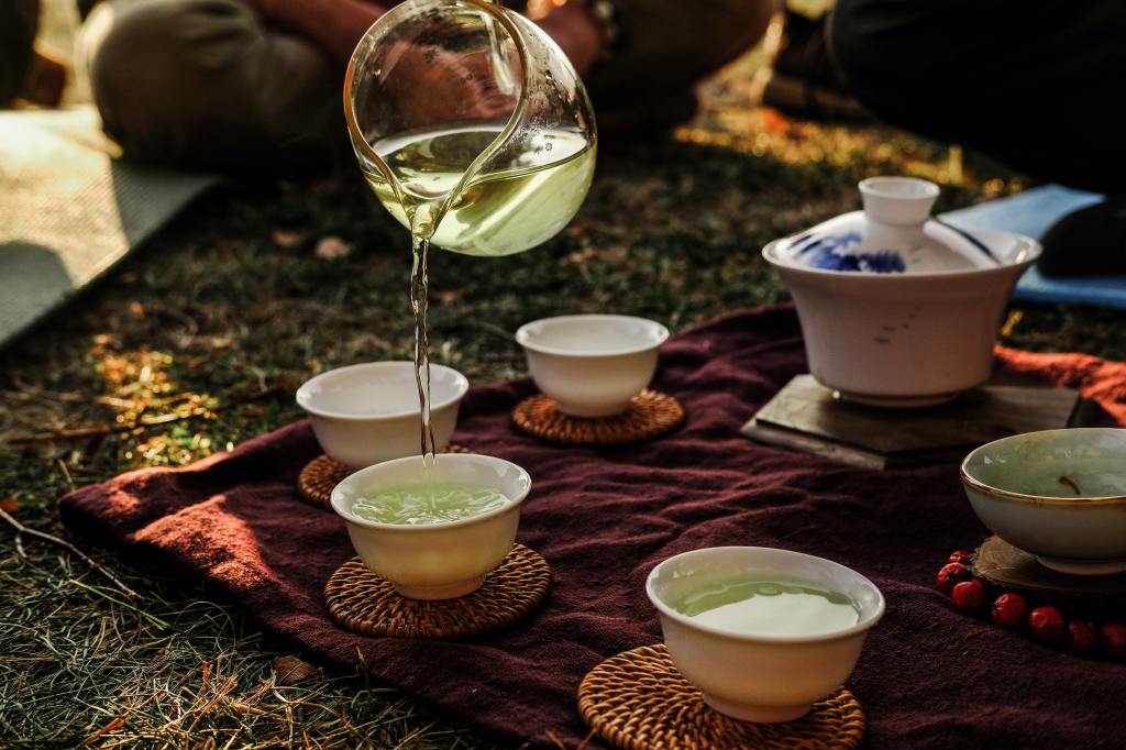 Gongfu tea ceremony outside in Russia with gaiwan